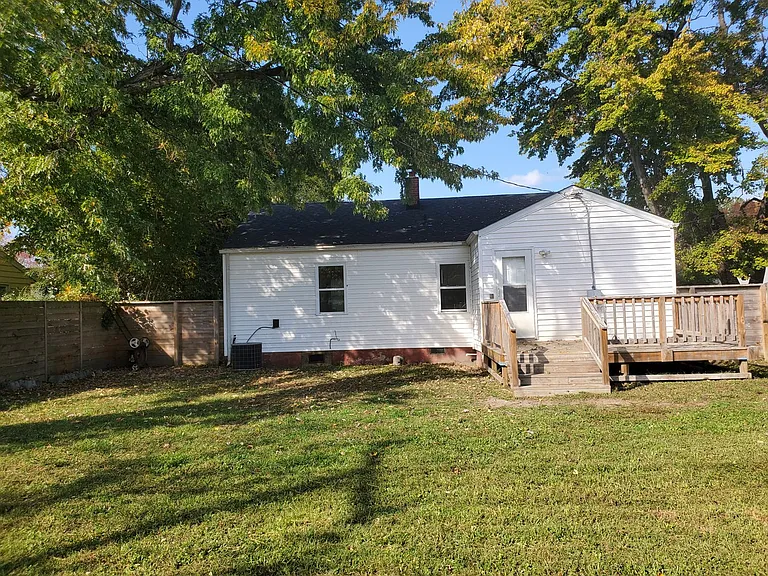 518 Randolph Rd — Photo 2