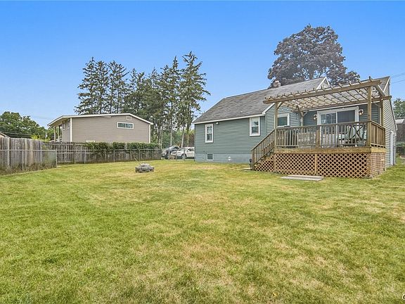 3rd image of 104 Forest Dr