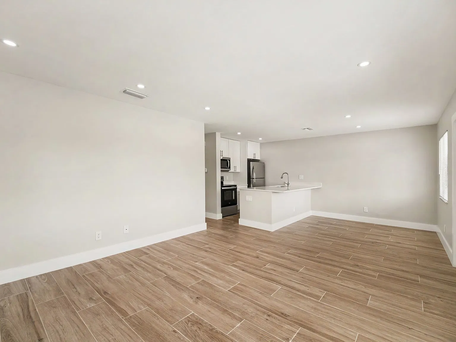 1602 South Street - 1586 — Photo 1