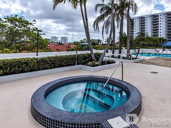 4th image of 3610 Yacht Club Dr APT 314