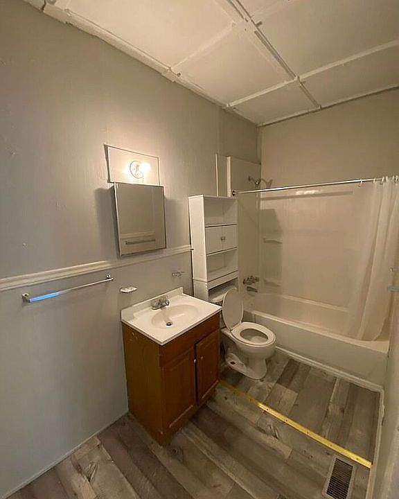 1st image of 406 S Yates St