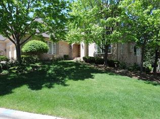 15 Tartan Lakes Ct, Westmont, IL