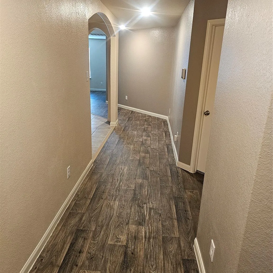 3 bed, 2.0 bath, 1392 sqft, $2,000 — Photo 3