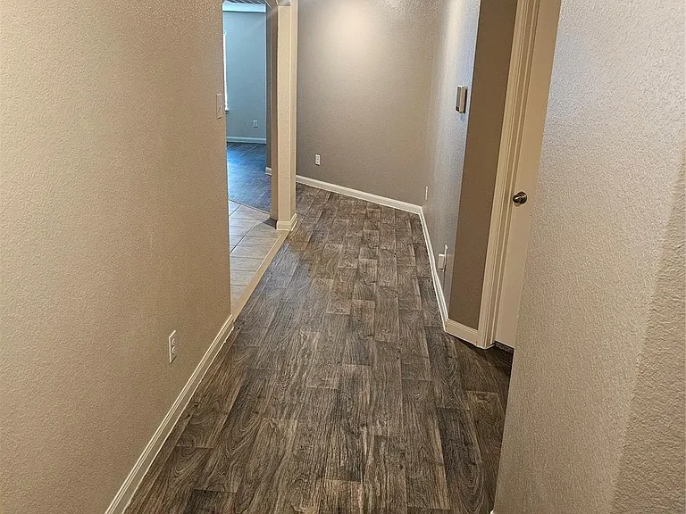 6011 Treasure Cove Rd — Photo 3