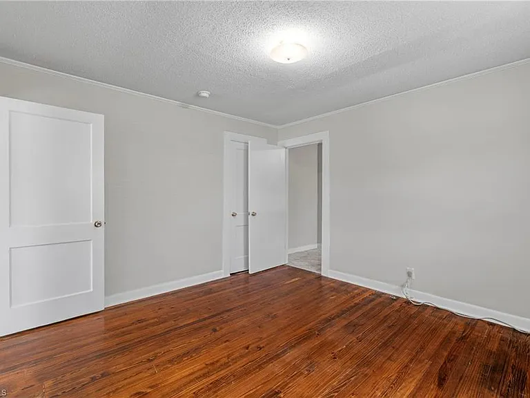 114 Charles Ave — Photo 9