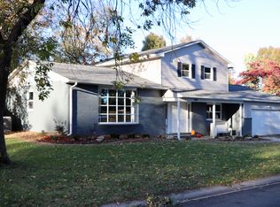 106 Springdale Pl, Wood River, IL 62095