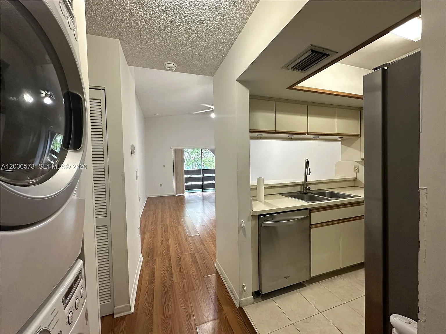 Kenland Walk Condo Ii — Photo 2