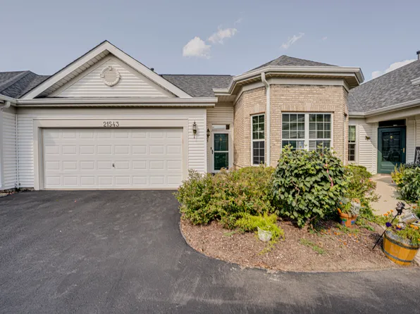 21543 Wolf Lake Ct, Crest Hill, IL 60403