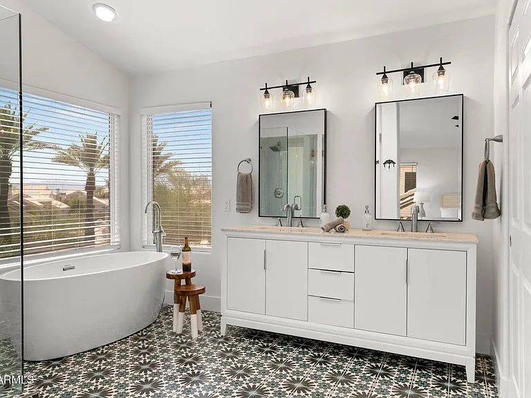 1143 E Amberwood Dr — Photo 37
