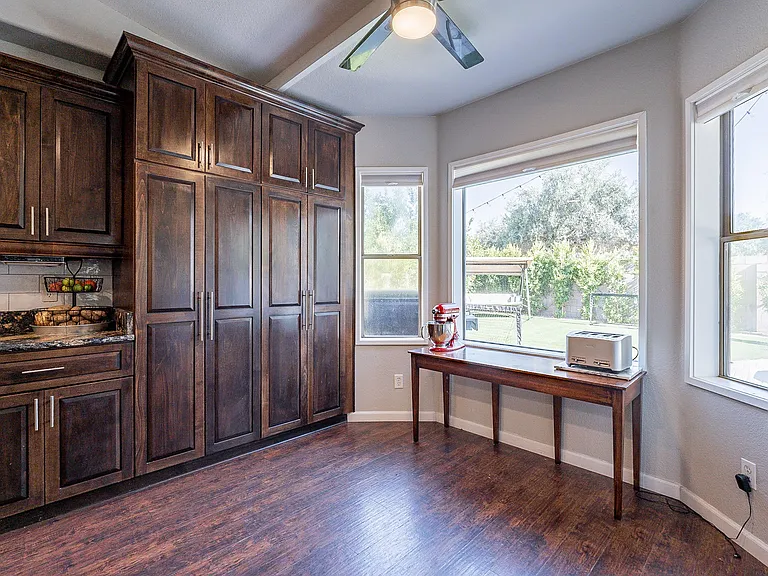 3877 E Washington Ct — Photo 15