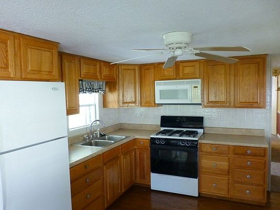 5th image of 214 N Lakeshore Dr