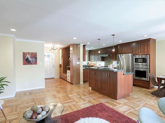 4th image of 340 Nova Ln