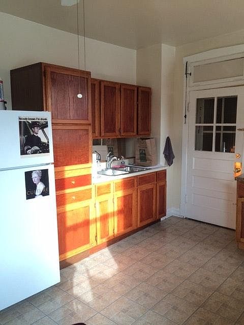 2nd image of 853 N Maplewood Ave APT 3