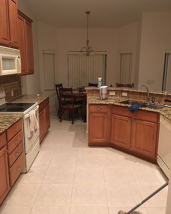 2nd image of 879 SE Sweetbay Ave