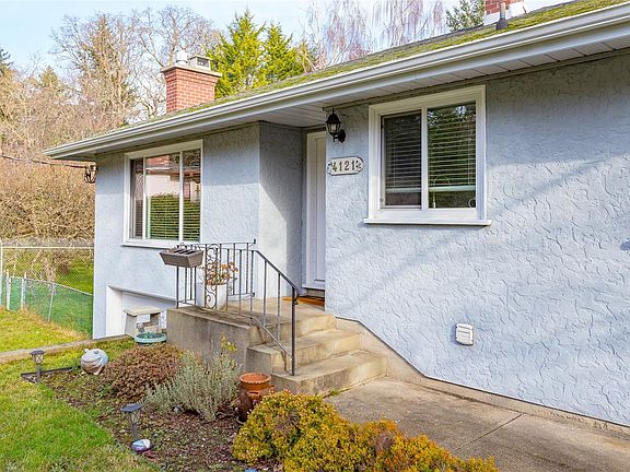 2nd image of 4121 Quadra St