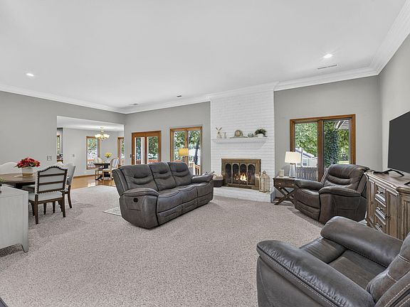 4th image of 3402 S Valley View Avenue