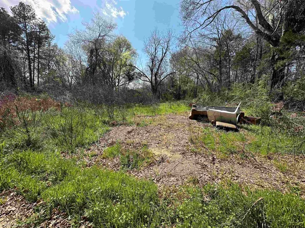 305 Cedar St, Henderson, TX 75652