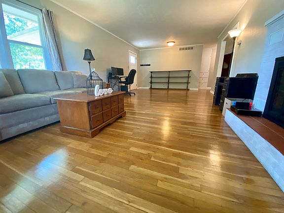2nd image of 288 W Elm St