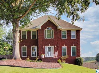 225 Slaterock Rd, Hazel Green, AL 35750