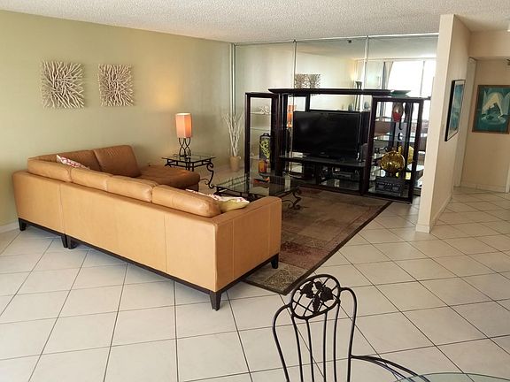 5th image of 6061 Collins Ave APT 14C