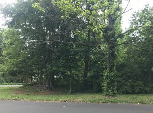 2 Broadview Rd, Brookfield, CT 06804