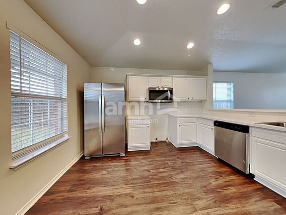 3rd image of 216 Cornell Dr