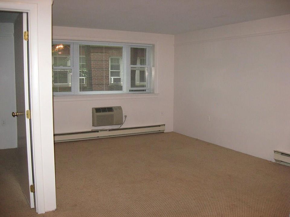 2nd image of 1691 Cambridge St #111