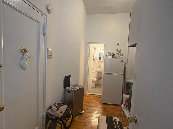 4th image of 440 E 77th St APT 1A