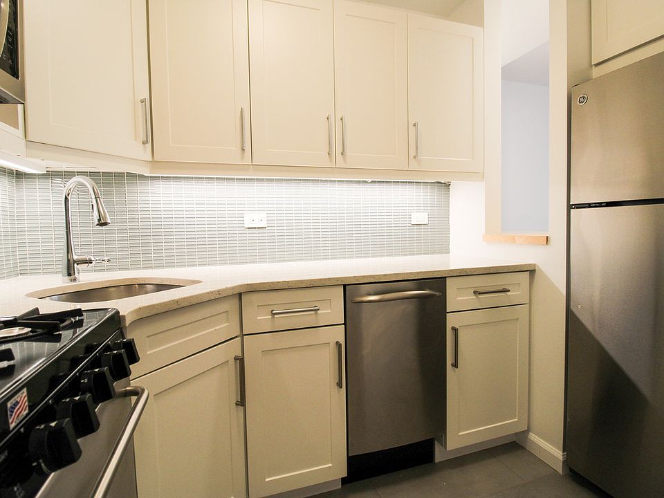 1st image of 320 E 58th St APT 3G