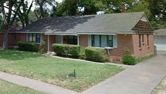 2nd image of 923 Highland Oaks Dr