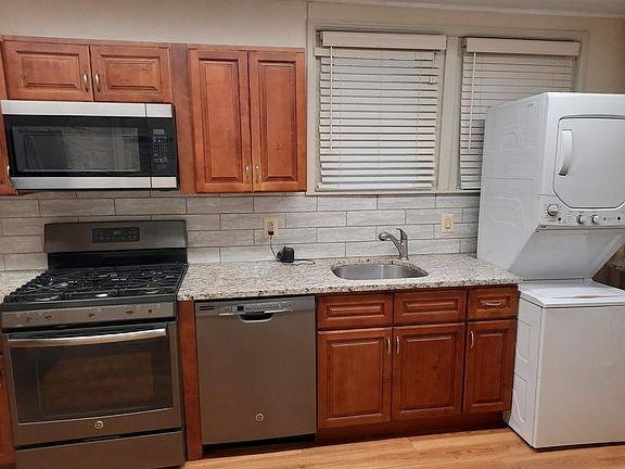 4th image of 118 W Maplewood Ave Floor 2