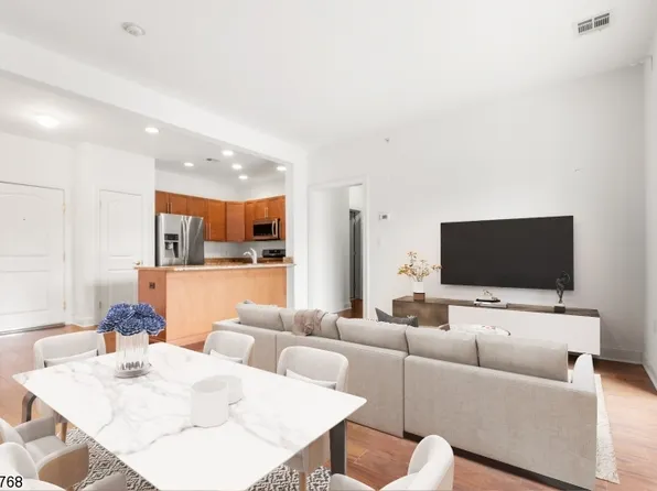 1404 Windsor Park Ct #404, Englewood City, NJ 07631