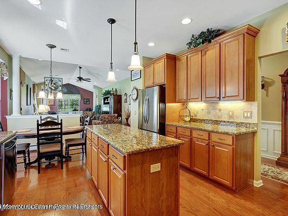 5th image of 219 Enclave Blvd