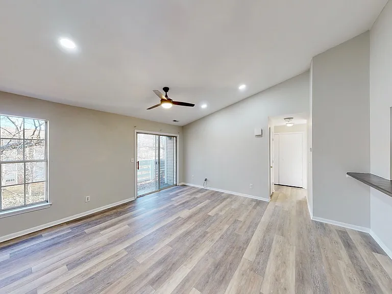 9617 Vinca Cir #G — Photo 8