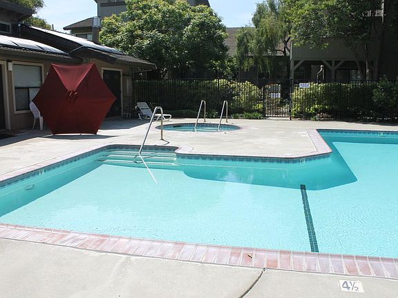 3rd image of 233 Del Monte Ln