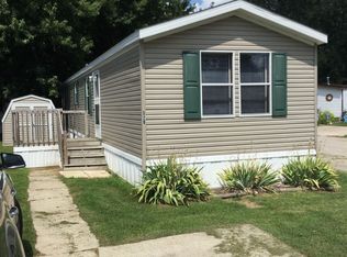 526 Turtle Bay Dr, Syracuse, IN 46567