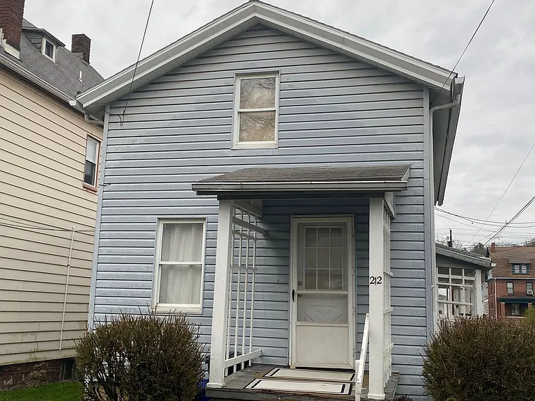 212 E Walnut St — Photo 24