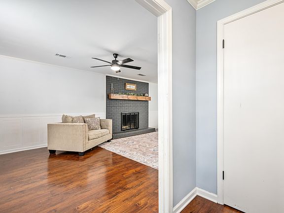 3rd image of 608 King Ridge Cv