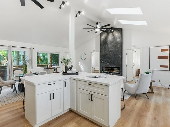 3rd image of 635 Trinkling Creek Dr