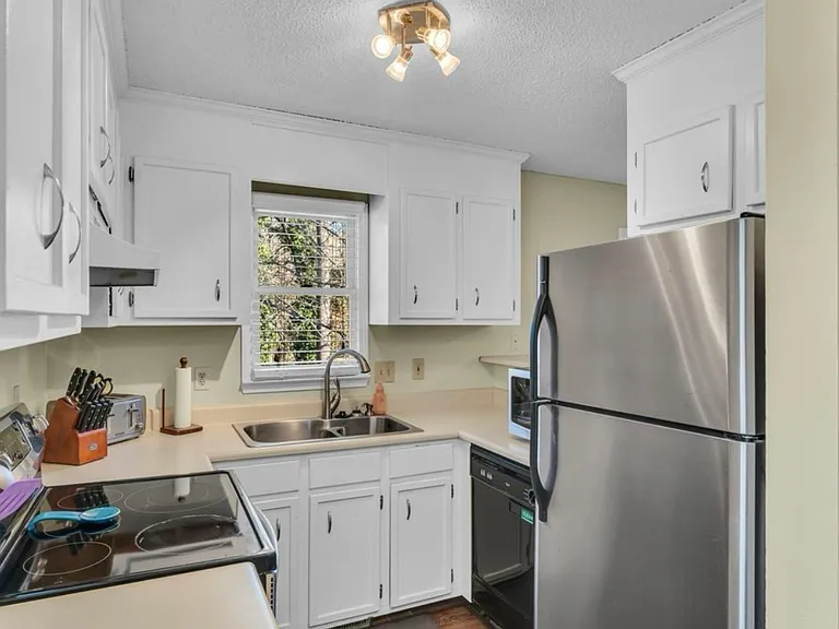 16 Laurel Dr — Photo 4