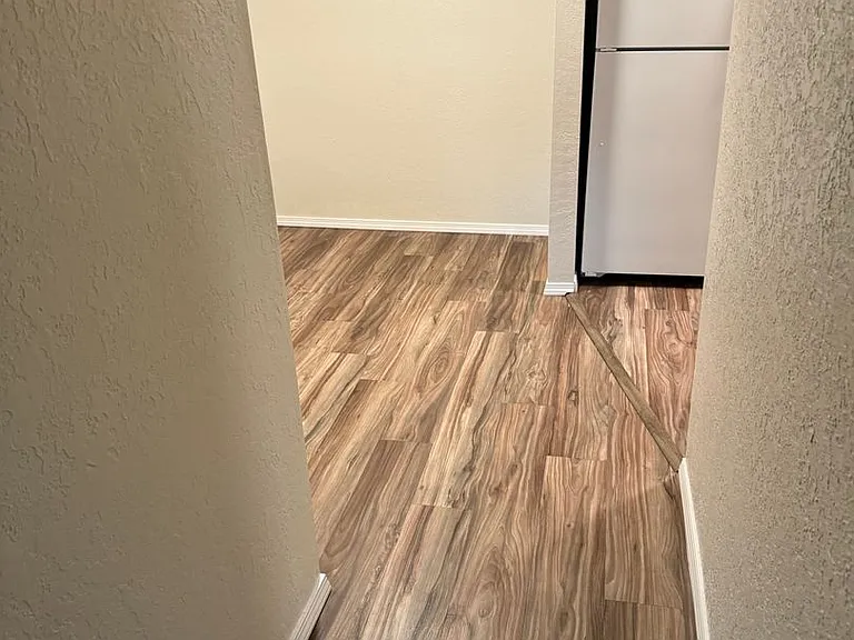 335 SW 4th St — Photo 6