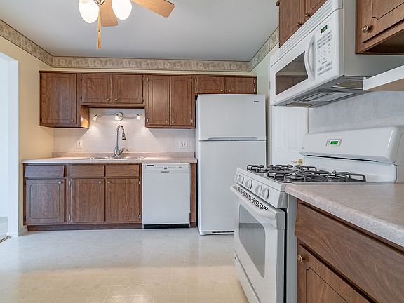 3rd image of 370 Ferndale Ct APT B1