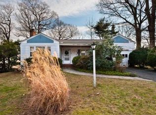 177 Hoover Pl, Centerport, NY 11721