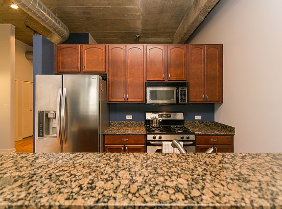 3rd image of 1069 W 14th Pl Unit 124