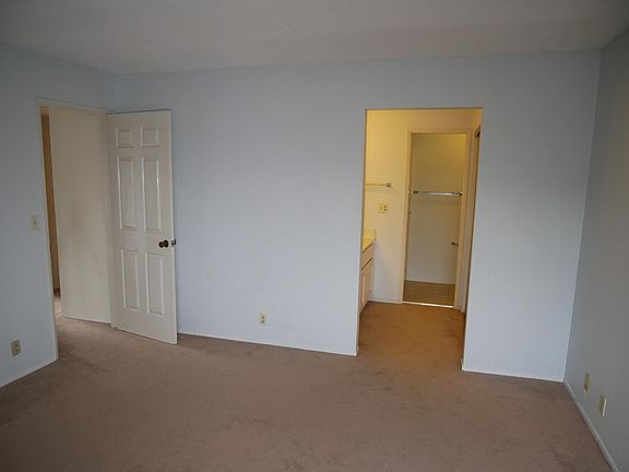 5th image of 7118 Clarendon St