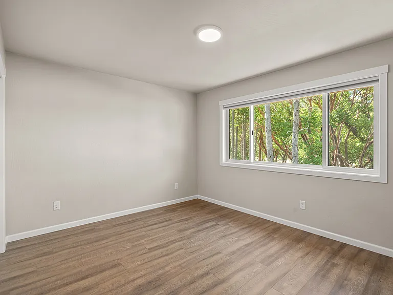 459 Hudson Ln — Photo 6