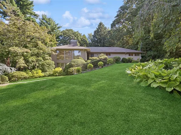 3 Pennington Drive, Huntington, NY 11743