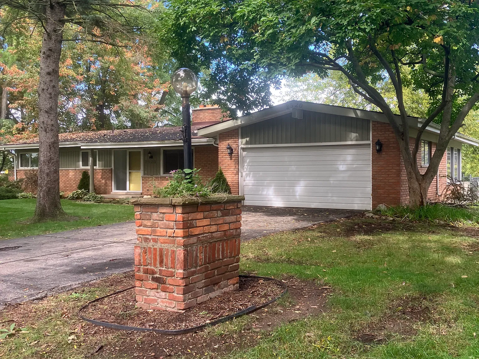 4 bed, 2500 sqft, $2,400 — Photo 3