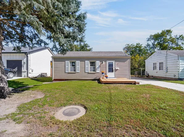 2705 E 16th St, Des Moines, IA 50316