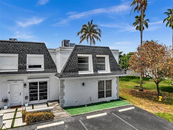 825 NE 26th Ave, Hallandale, FL 33009